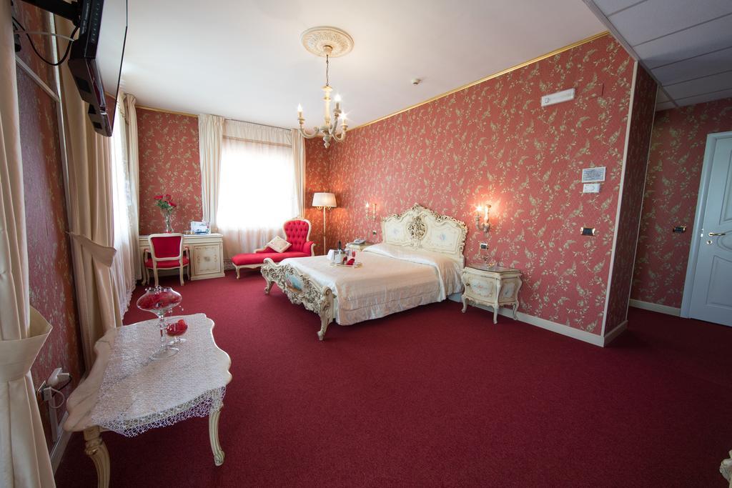 Hotel Imperiale Terzigno Værelse billede